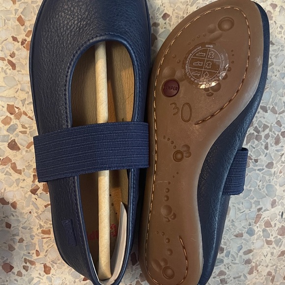 Brand new Navy blue little girls Shoes camper - Picture 3 of 3